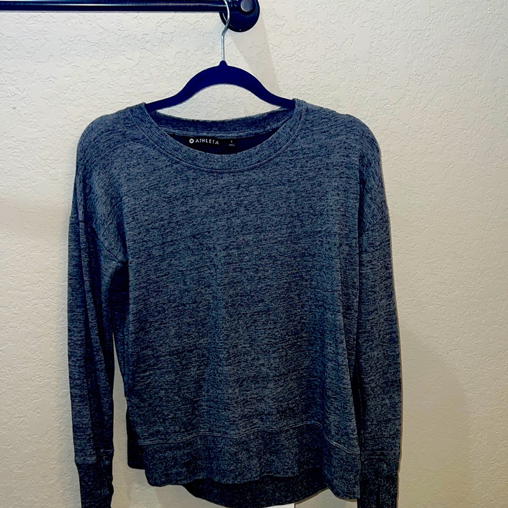 EUC ATHLETA crew neck top. Size small